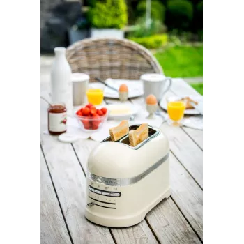 KitchenAid 5KMT2204EAC Tostadora de 2 ranuras 1250 W crema