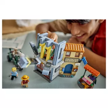 LEGO One Piece 75642 Showdown with Captain Smoker set de construcción