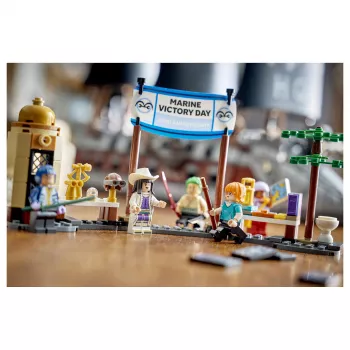 LEGO One Piece 75646 Garp's Marine Battleship set de construcción