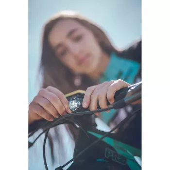 Lezyne Set de luces LED USB par – 200 lúmenes delantero y 10 lúmenes trasero, IPX7, carga USB integrada
