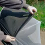 LittleLife mosquitera para carrito – red fina antiparasitaria de ajuste universal para cochecitos y carritos (blanco/gris)