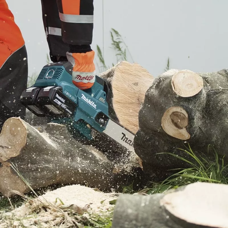 Makita DUC306Z Motosierra de batería top-handle 36V (2x18V) LXT 30cm espada