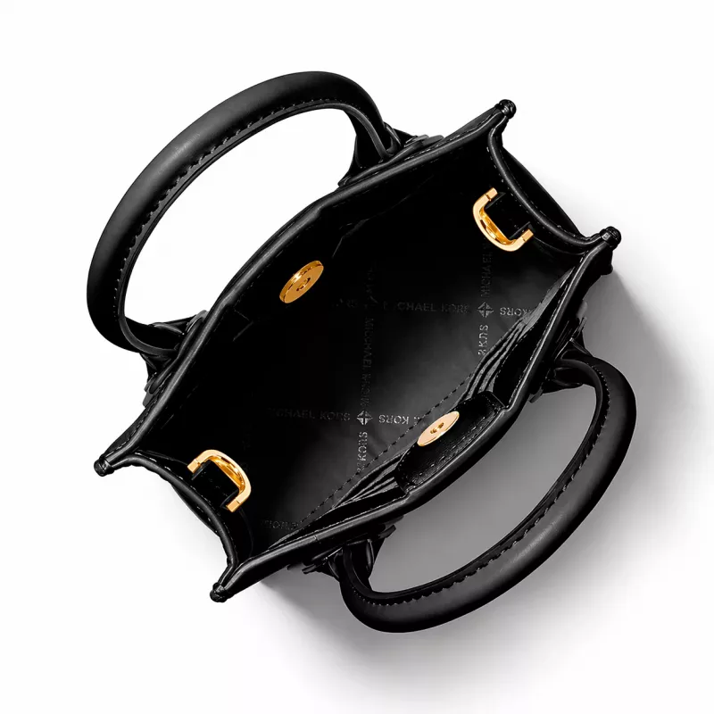 Michael Kors Jet Set Travel Bolso bandolera, negro, lona con revestimiento de firma y ribetes de piel, herrajes dorados, 15 cm x 17 cm x 6 cm