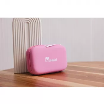 MOMINI Baby Care Kit Pinky - Set de cuidado para recién nacido de 10 piezas con estuche de viaje