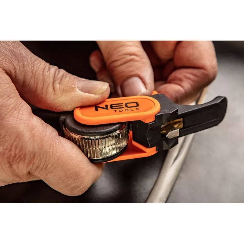 NEO TOOLS 01-400 pelacables automático 0,5-6 mm² con cortaalambres