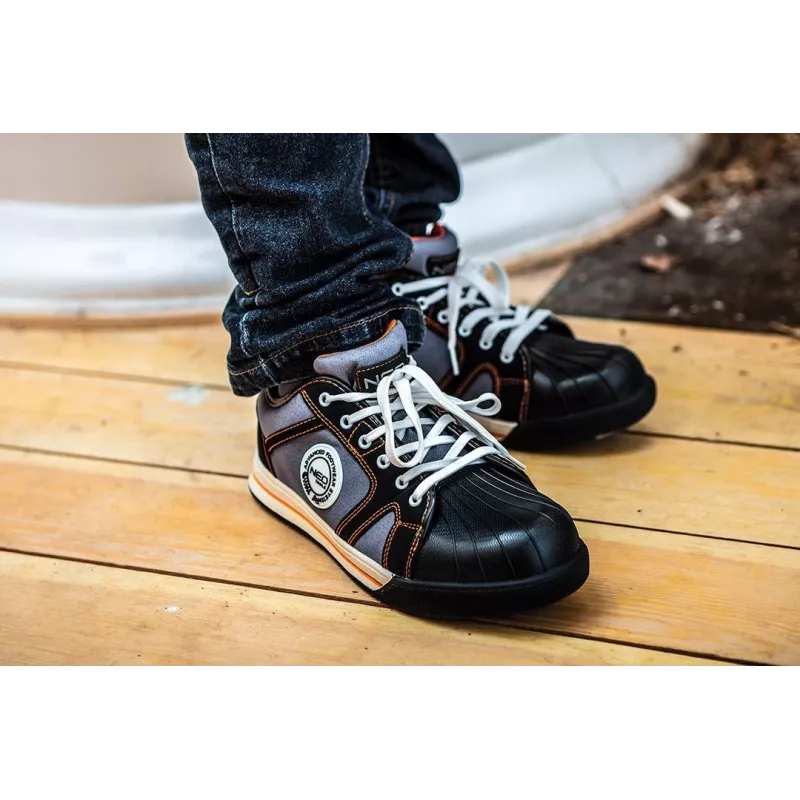 Zapatos de seguridad NEO TOOLS 82-116 S1P SRC con puntera de acero, talla 42, negro/gris con detalles naranjas