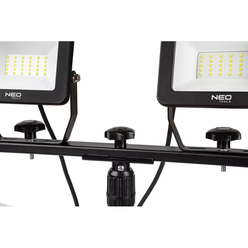 Foco doble NEO TOOLS 2x50W SMD LED 8500lm 230V sobre trípode 1,8m