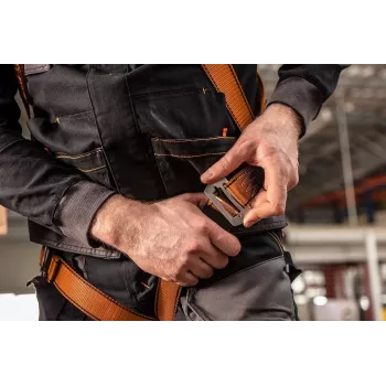 NEO TOOLS Set de seguridad con cable de seguridad – arnés PROTEKT P-01, cuerda kernmantel de 2m, mosquetón de acero, EN 361/354/363, CE 0082