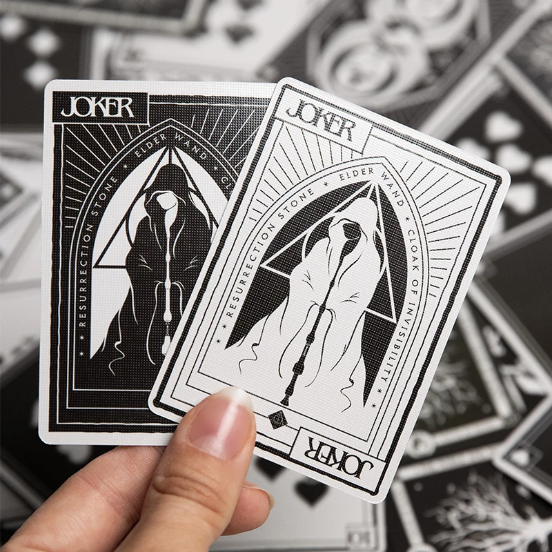 Paladone Cartas de juego Dark Arts de Harry Potter en lata metálica