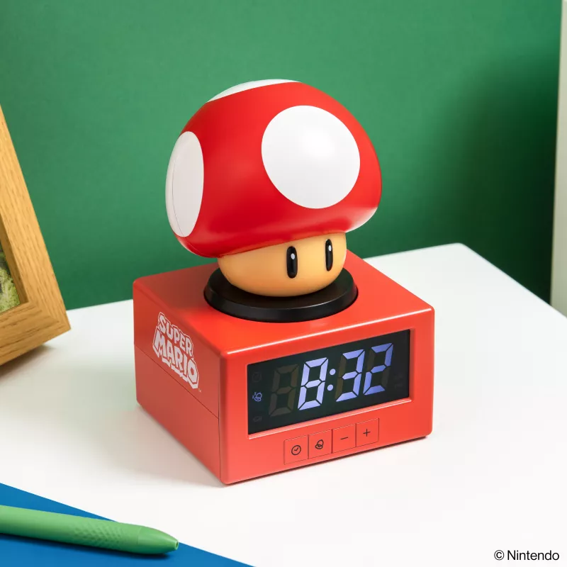 Paladone Super Mario Super Mushroom Icon Reloj despertador - LCD digital, alimentación USB, efectos de sonido oficiales de Nintendo, rojo/blanco