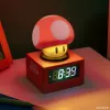 Paladone Super Mario Super Mushroom Icon Reloj despertador - LCD digital, alimentación USB, efectos de sonido oficiales de Nintendo, rojo/blanco