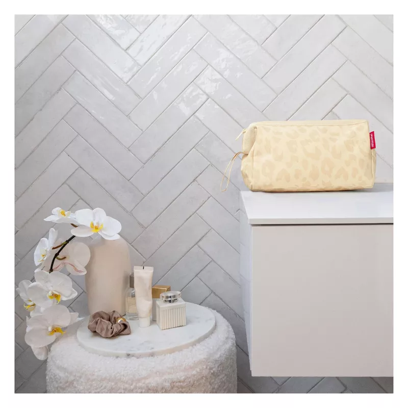 Neceser Reisenthel Travelcosmetic Leo Vanilla 4L resistente al agua WC1043
