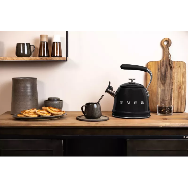 Smeg 50's Style WKF01BL hervidor para fuego, negro