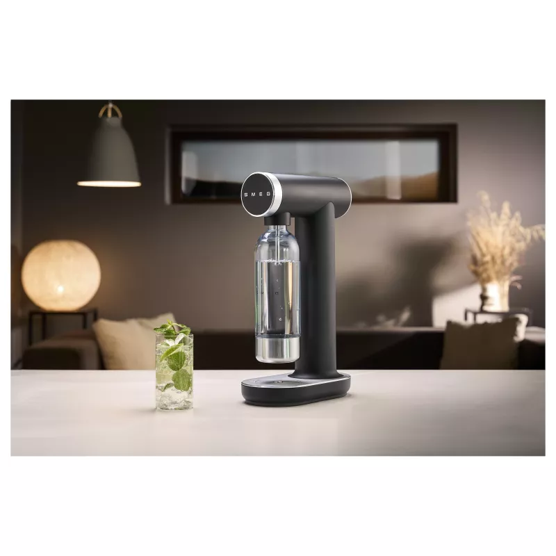 Máquina de agua con gas SMEG Sodamaker Collezione Aesthetic Black Sparkling Water Maker SKC01BLM