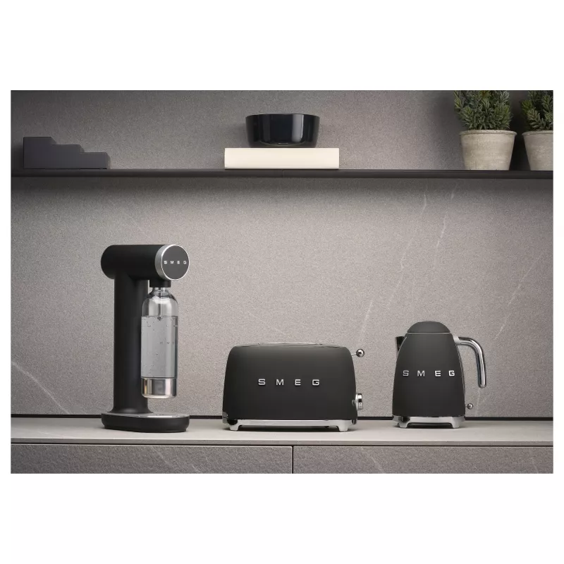 Máquina de agua con gas SMEG Sodamaker Collezione Aesthetic Black Sparkling Water Maker SKC01BLM