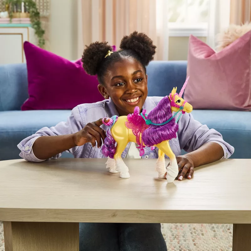 SPINMASTER Unicorn Academy - Unicornio Leaf (28 cm, con crin y cola de verdad, brida, silla y cepillo extraíbles)