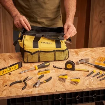 Set de herramientas Stanley FatMax de 16 piezas en bolsa amarilla con boca abierta