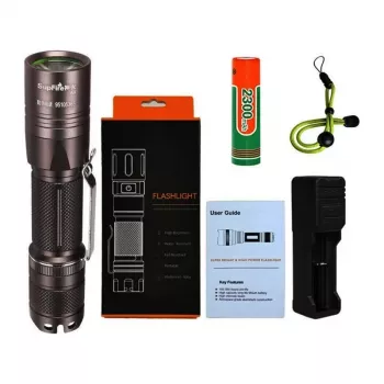 SUPERFIRE A6 Linterna - 1200 lúmenes LED P50, alcance 280m, recargable por USB, zoom, IP44