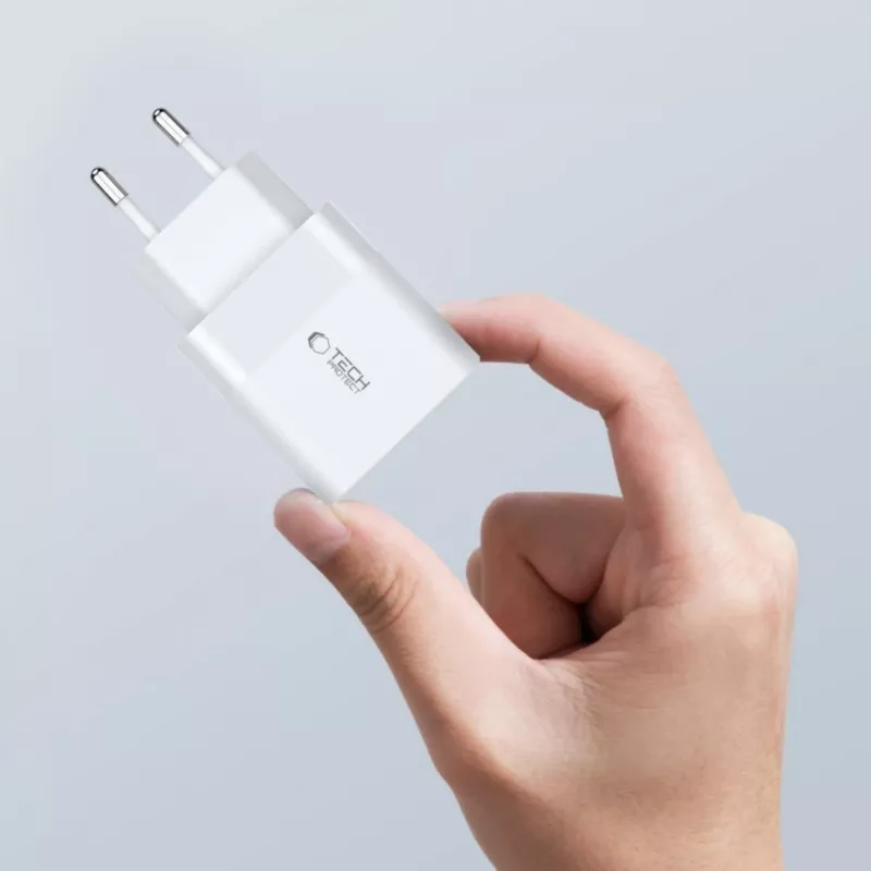 Tech-Protect funda trasera MagSafe blanca para Apple iPhone 15 Pro Max