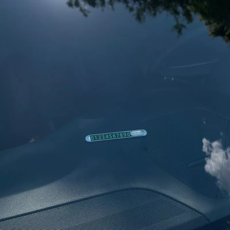 Tellur tarjeta de aparcamiento temporal con número de teléfono, plata metálico