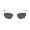 VERSACE VE4432U40187 Gafas de sol de mujer estilo ojo de gato - Montura acetato negra, lentes policarbonato grises, protección UV400